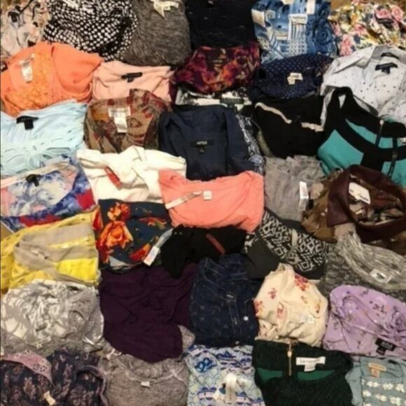 5 POUND NOT MYSTERY RESELLER CLOTHING LOT SURPRISE INVENTORY BOX 5-10 Items XS-L - Picture 1 of 14